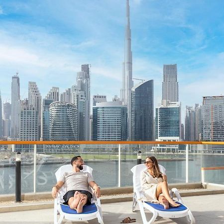 Appartamento Unlock Waters Edge Dubai Esterno foto