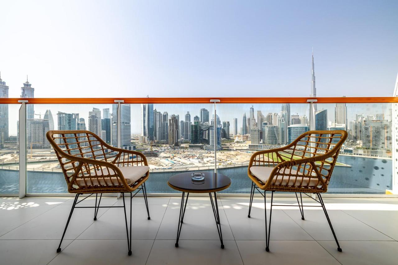 Appartamento Unlock Waters Edge Dubai Esterno foto