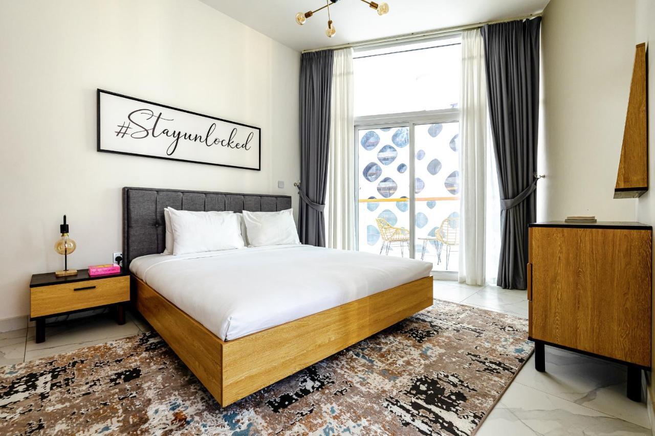Appartamento Unlock Waters Edge Dubai Esterno foto