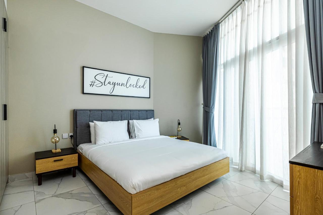 Appartamento Unlock Waters Edge Dubai Esterno foto