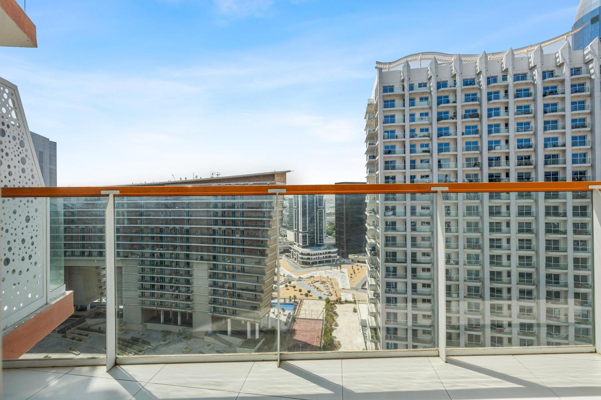 Appartamento Unlock Waters Edge Dubai Esterno foto