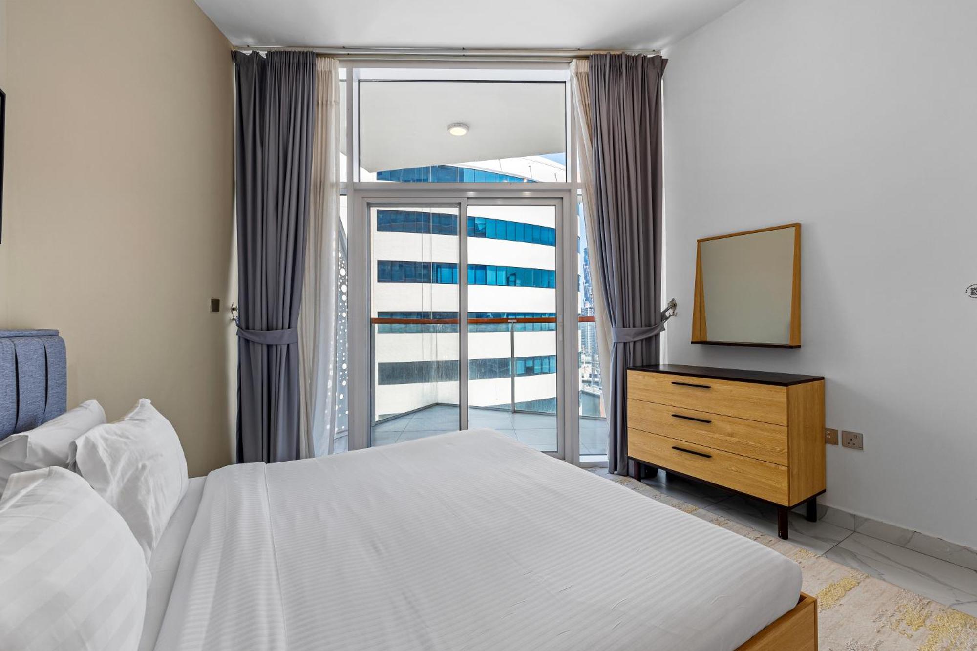 Appartamento Unlock Waters Edge Dubai Esterno foto