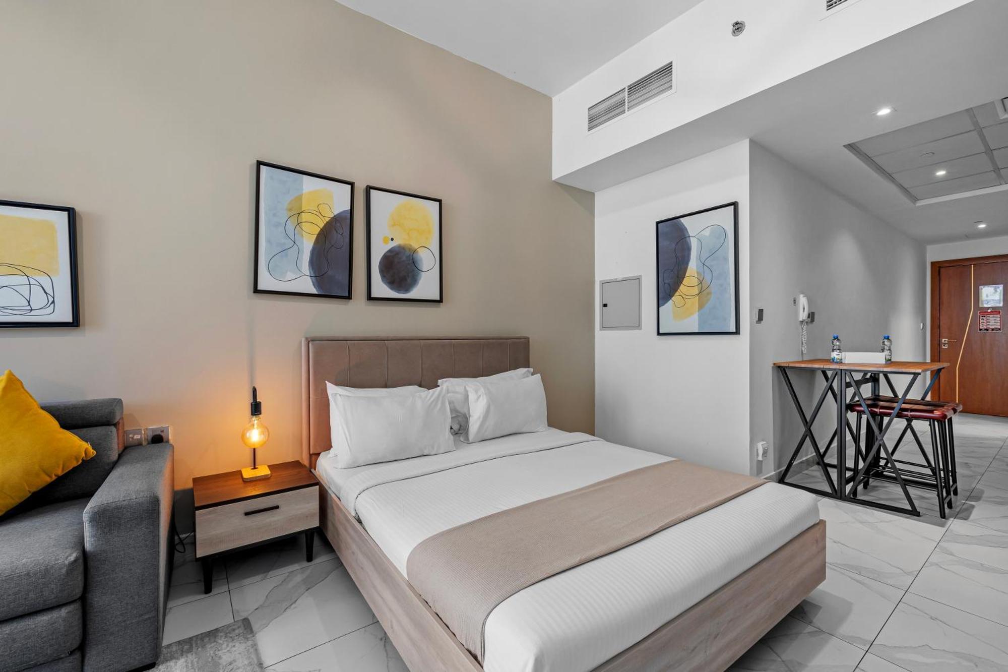 Appartamento Unlock Waters Edge Dubai Esterno foto
