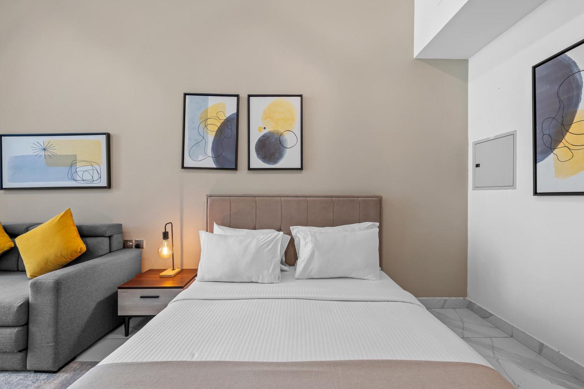 Appartamento Unlock Waters Edge Dubai Esterno foto